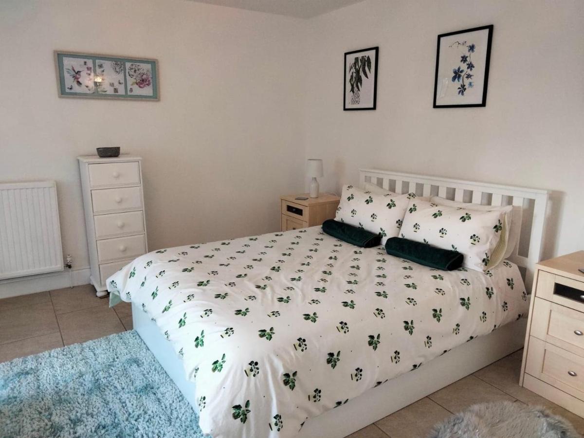 Mountain View Apartment - Short Drive To Beaches Bryngwran Exterior foto